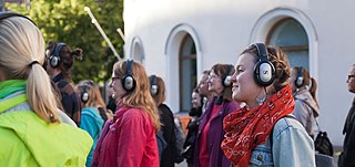 Ruotsalaisen teatterin luona