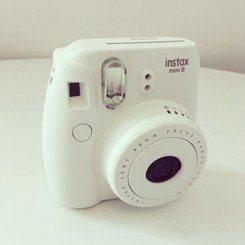 Instantní fotoaparát © Foto: Goethe-Institut / CC BY Instantní fotoaparát