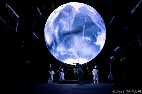 MOON – Ein Theaterstück von Kuro Tanino