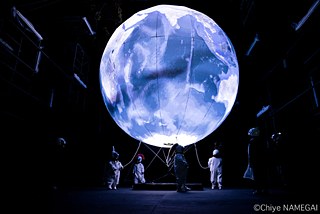 MOON – Ein Theaterstück von Kuro Tanino