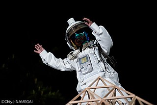 MOON – Ein Theaterstück von Kuro Tanino