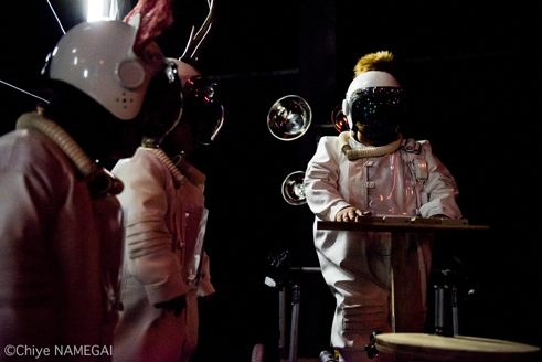 MOON – Ein Theaterstück von Kuro Tanino