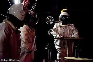 MOON – Ein Theaterstück von Kuro Tanino