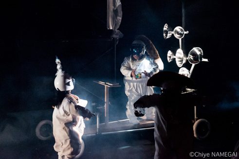 MOON – Ein Theaterstück von Kuro Tanino