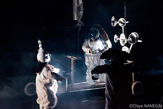 MOON – Ein Theaterstück von Kuro Tanino