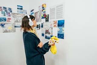 Ausstellung  &copy; © Alec Crichton Ausstellung „Phonce Calls from the Cemetry"