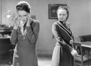 Mädchen in Uniform &copy; Bild: Kavi Mädchen in Uniform