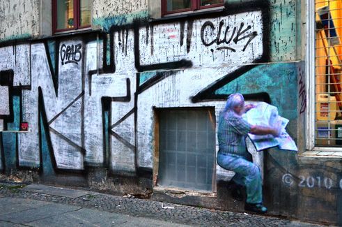 Paolo Cirio, Street Ghosts | installiert in der 9 Adalbertstraße, Berlin, Deutschland