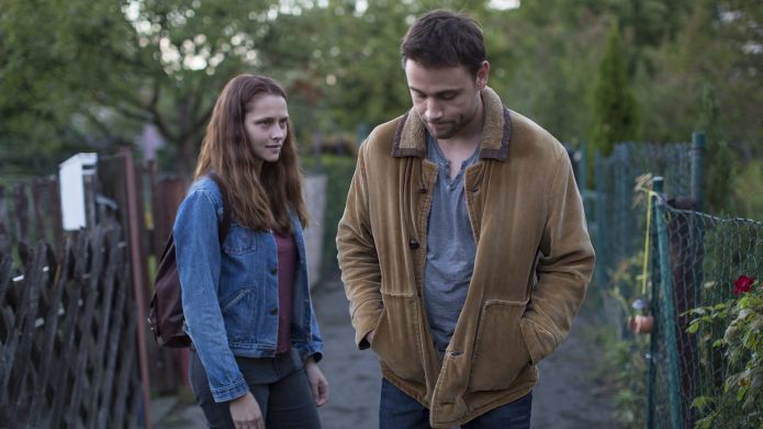 Teresa Parker and Max Riemelt in 'Berlin Syndrome' (2017)