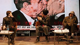 Teilnehmer der Diskussion „Simulacrums der Revolution“ beim internationalen Forum „Kunst der direkten Handlung“