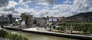 Vista de Abandoibarra y el Museo Guggenheim Bilbao