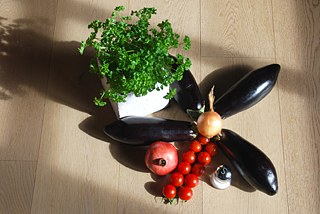 Syria: Baba Ganoush, Eggplant Creme: Ingredients for 4 persons: 4 eggplants, 3 tomatoes, 1 onion, 1 pomegranate, 1 bunch of parsley, (3 tbsp pomegranate syrup), salt