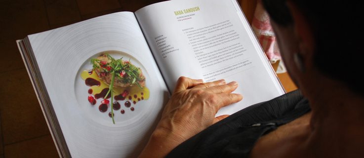 The Neue Nachbarn Kochbuch (i.e. New Neighbours Cookbook)