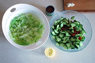 Mix the vinegar, olive oil and salt into a dressing.