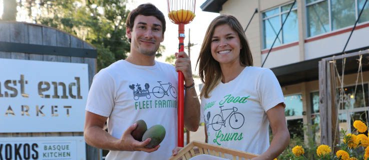 Der Gründer und Vorsitzende von IDEAS For Us, Chris Castro, und Heather Grove von Fleet Farming