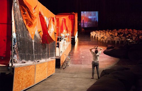 Σ’ αγαπώ, αλλά επέλεξα την αποδραματοποίηση 