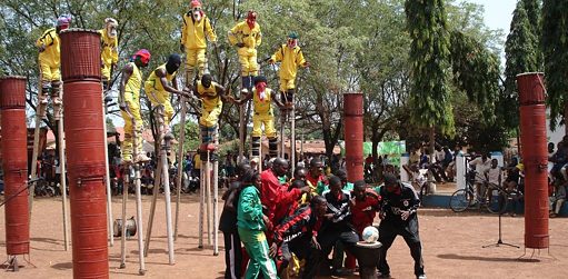 Künstler spielen "Le football pour un monde meilleur"
