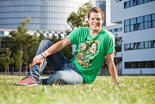 Jonas kommt aus einem kleinen Dorf im Norden Norwegens und wohnt heute in der Hauptstadt Oslo.