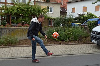 Jonas: „Typisch deutsche Lebensfreude besteht aus Bier, Bio-Essen und Gummibärchen.“