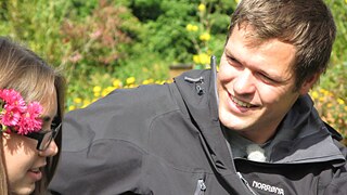 Jonas studiert Deutsch und Geschichte und arbeitet als Norwegischlehrer. 