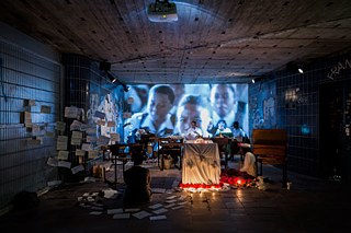 "Monday" (Montag) des Kollektivs iQhiya mit Sitz in Südafrika. Performance und Installation im Untergrund des früheren Kasseler Bahnhofs (KulturBahnhof). 