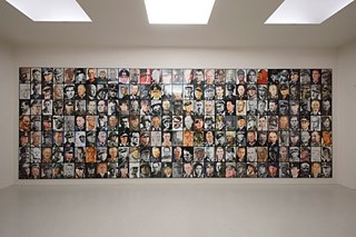 "Real nazis" (Echte Nazis) von Piotr Uklański (Polen), vorgeführt in der Neuen Galerie, Kassel.