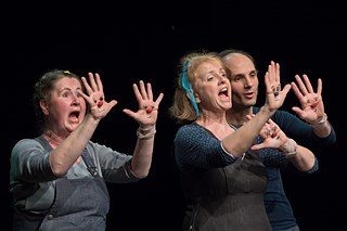 „Traumkreuzung“ Ensemble Materialtheater Stuttgart