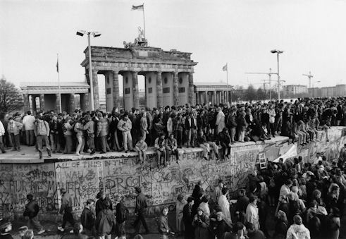 Barbara Klemm. Fall der Mauer, Berlin 10.11.1989