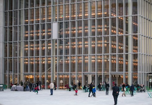 Το ΚΠΙΣΝ προσελκύει ανθρώπους κάθε ηλικίας και προέλευσης.