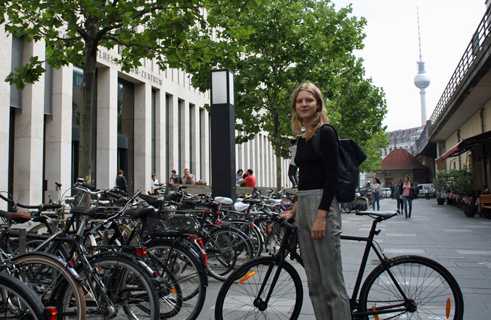 La “Grimm” está muy bien ubicada, entre la Universidad Humboldt y la estación del metro de Friedrichstraße