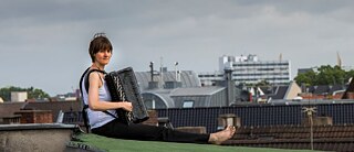 Eva Zöllner mit Akkordeon