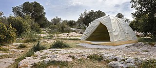 Rebecca Belmore: Biinjiya iin Onji; Filopappou Hill © Fanis Vlastaras