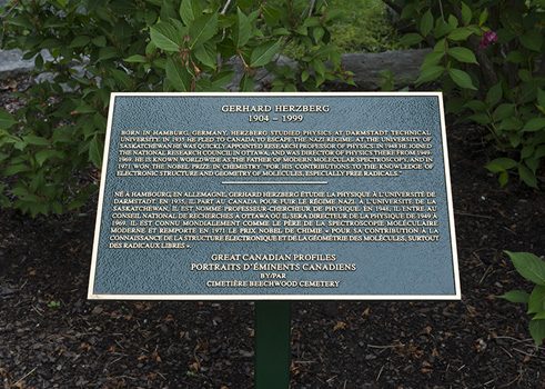 A memorial plaque for Gerhard Herzberg at the Beechwood cemetery