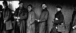 ロバート・フランク｢ウェールズの炭坑夫たち」（１９５３年）「London/Wales｣（2007年）より