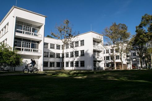 Gebäude der Ingenieurwissenschaften, Universidad Nacional (Bruno Violi - Leopoldo Rother)