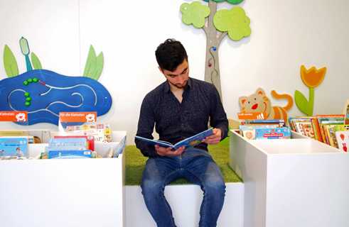 Los libros para niños que están aprendiendo a leer son fáciles de entender.