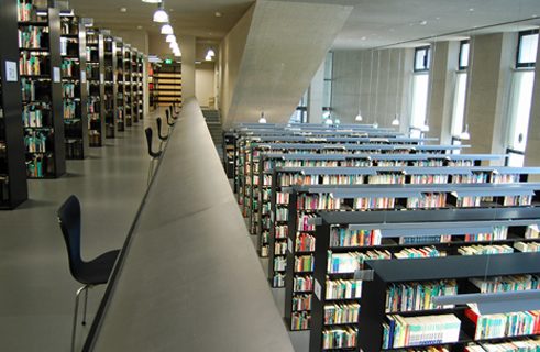 La biblioteca de la HFF es una de las bibliotecas especializadas en cine y televisión más importantes de Europa.