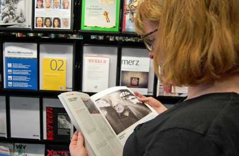 El catálogo incluye revistas internacionales de cine.