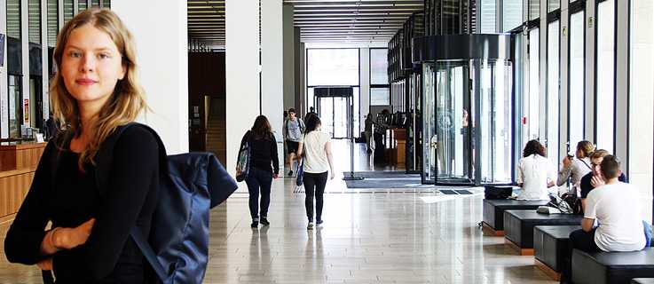 Puerta al saber: Hall del Centro Jacob y Wilhelm Grimm | 