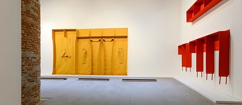 Франц Ерхард Валтер, Различни работи, 1975-1986. Снимка: Андреа Авецу. Courtesy: La Biennale di Venezia 