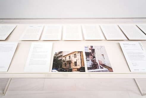 Maria Eichhorn, Building as unowned property, 2017, Umwandlung des legalen Status eines Gebäudes, Grundstück Stavropoulou 15, documenta 14, © Maria Eichhorn/VG Bild-Kunst, Bonn 2017, Foto: Mathias Völzke