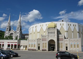 The ”Cyclorama de Jérusalem” in front of the basilica "Sainte-Anne-de-Beaupré"