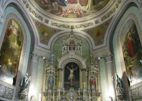 The sanctuary of the church in Saint-Romualdd