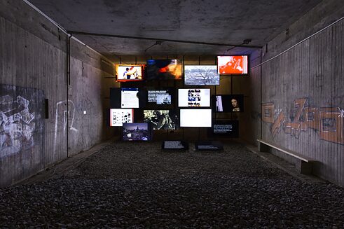Michel Auder, The Course of Empire, 2017, Vierzehnkanal-Digitalvideo-installation, Ehemaliger unterirdischer Bahnhof (KulturBahnhof), Kassel, documenta 14, Foto: Jasper Kettner