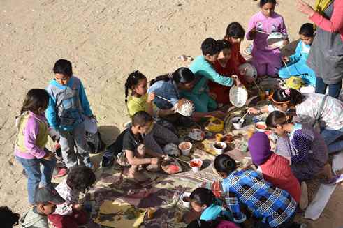 Eco Art - painting workshop: Art from people to people