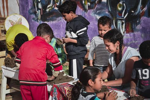 Eco Art: scultpuring - Art from people to people