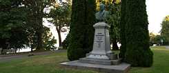 Statue of Oppenheimer