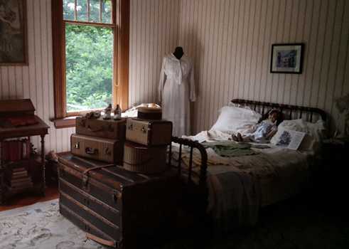 Inside the former house of Roedde