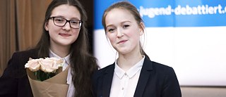 Jugend debattiert International Internationales Finale: Litauen werden Dalia Karpauskaitė und Bazilė Gancevičiūtė vertreten. 