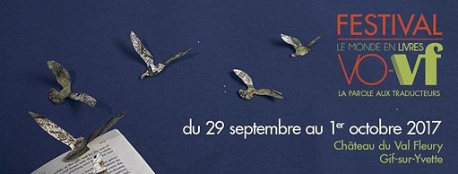 Affiche du Festival Vo-Vf. Oiseaux en papier et livre ouvert sur fond bleu.